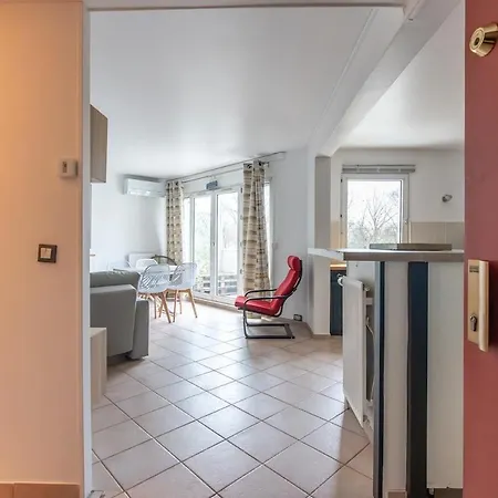 Ideal Location - Paris A 01