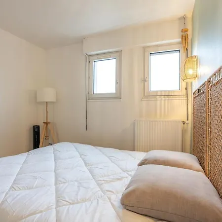 Ideal Location - Paris A 01